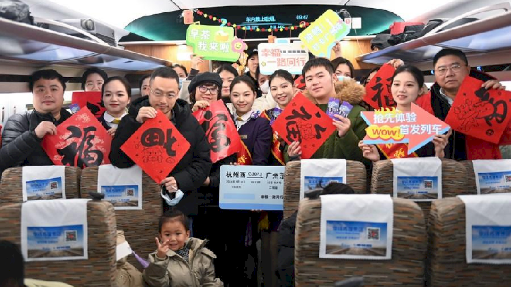 13622 serbuan wisatawan pada festival musim semi tanda persatuan dan ketahanan ekonomi