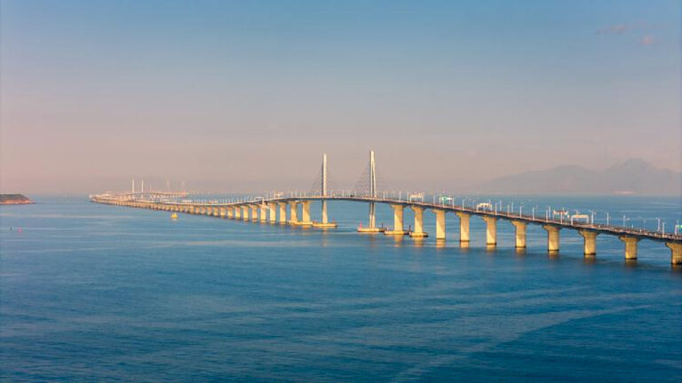 Jembatan Hong Kong-Zhuhai-Macao mencatat rekor arus penumpang harian