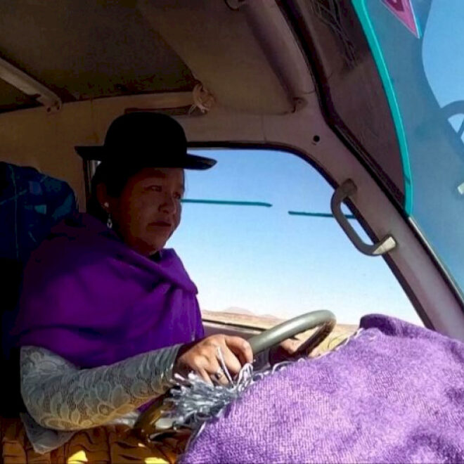 PerempuanBoliviamendobrak halangan di sektor transportasi