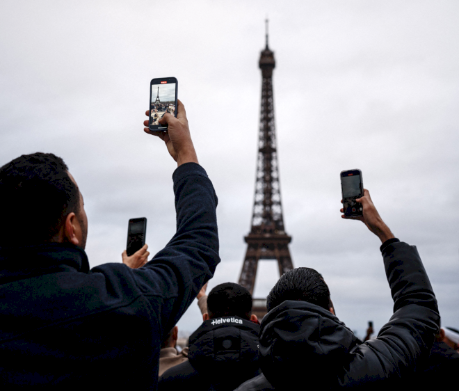Wali kota Paris hadapi penolakan atas zona bebas mobil di Menara Eiffel