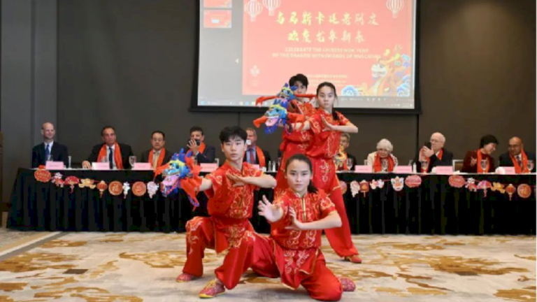 Konsulat Tiongkok di Chicago menyelenggarakan jamuan makan siang untuk merayakan Tahun Naga