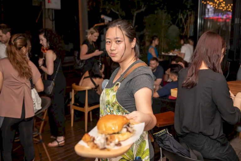 Bergabunglah dengan Shanghai Foodie Rachel Gouk untuk Makan Siang Akhir Pekan Ini di Waldorf