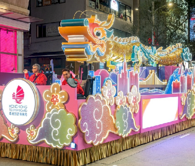 Parade kendaraan hias besar rayakan Tahun Naga di Hong Kong