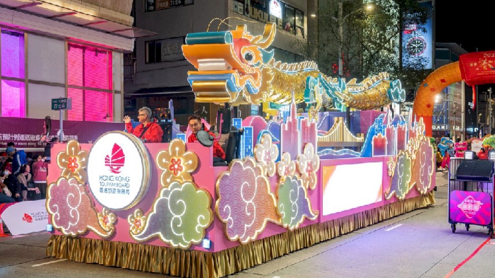 13876 parade kendaraan hias besar rayakan tahun naga di hong kong