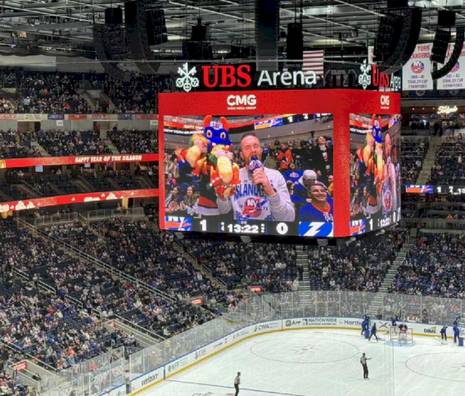 CMG mengirimkan ucapan selamat Festival Musim Semi Tiongkok selama pertandingan NHL