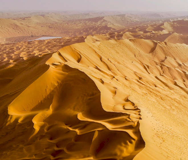 Gurun Badain Jaran: Bukit pasir menjulang tinggi dan danau tersembunyi