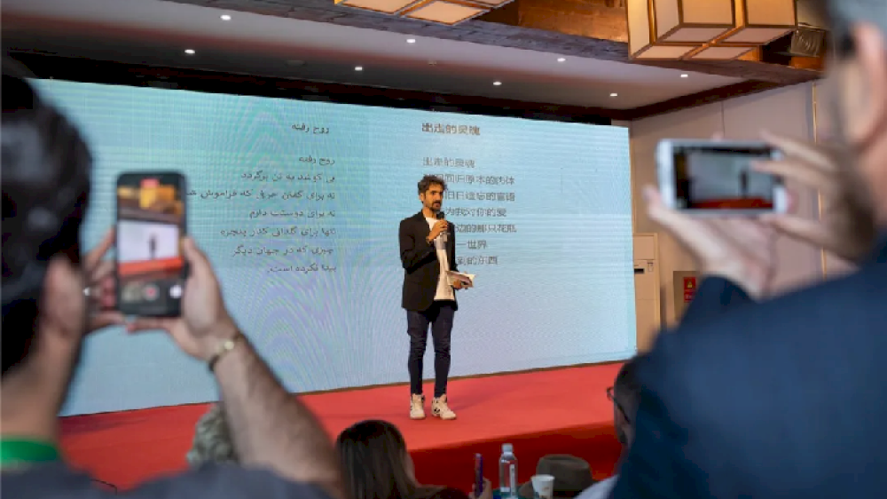 14170 para penyair brics dorong pertukaran budaya di tembok raksasa beijing