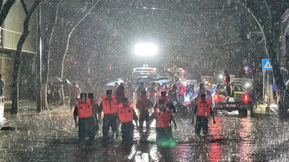 14188 presiden xi jinping memimpin pertemuan tentang pengendalian banjir dan upaya bantuan