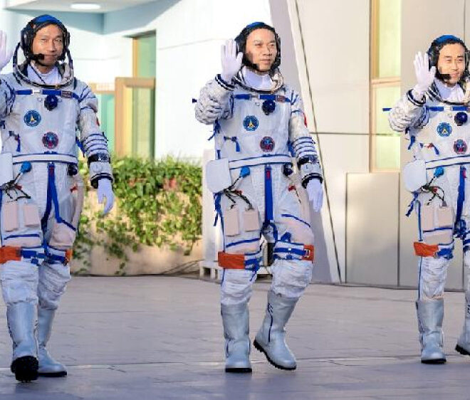 Tiongkok memberikan penghargaan kepada astronot misi Shenzhou-17 dengan medali