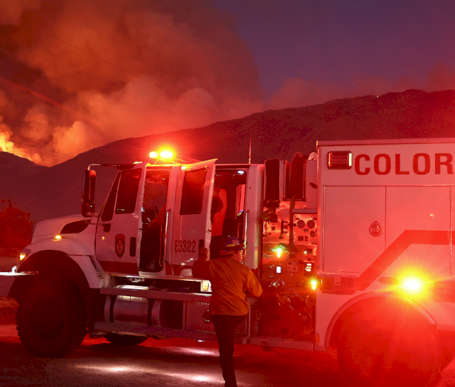 Kebakaran hutan yang hebat di AS menyebabkan evakuasi dan peringatan kesehatan