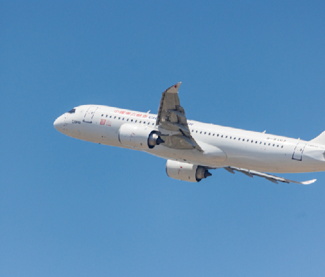 Pesawat C919 buatan dalam negeri China terbang pada rute reguler ke-5