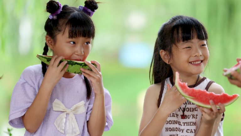 Kegiatan rakyat ‘Menggigit Musim Gugur’