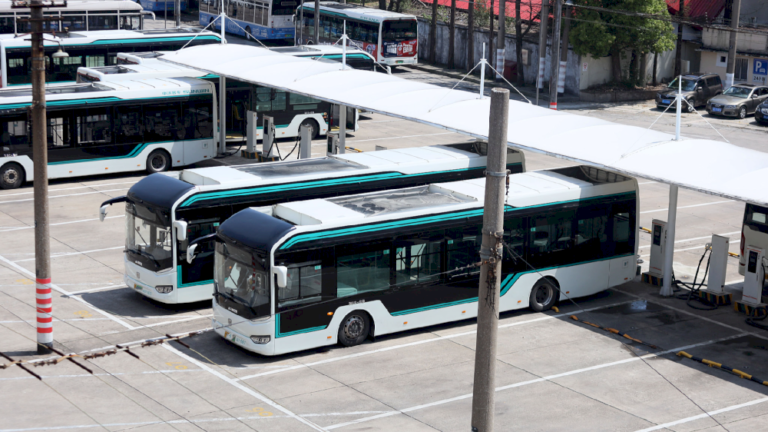 Shanghai akan sepenuhnya beralih ke bus dan taksi energi baru pada tahun 2027
