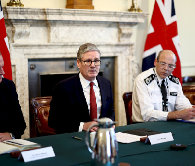 Kerusuhan di Inggris menunjukkan negara itu terombang-ambing selama beberapa dekade