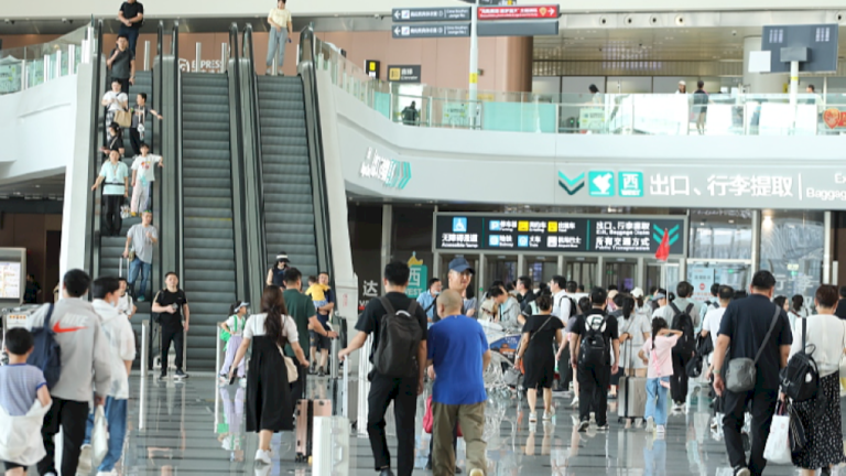 Tiongkok akan mencatat rekor tertinggi perjalanan penumpang pesawat pada tahun 2024