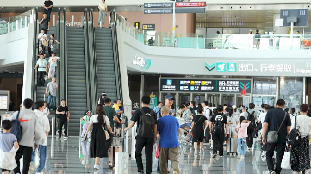 tiongkok-akan-mencatat-rekor-tertinggi-perjalanan-penumpang-pesawat-pada-tahun-2024