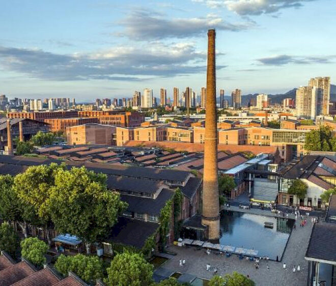 ‘Ibu kota porselen’ Tiongkok memperbarui dirinya, menarik minat seniman muda