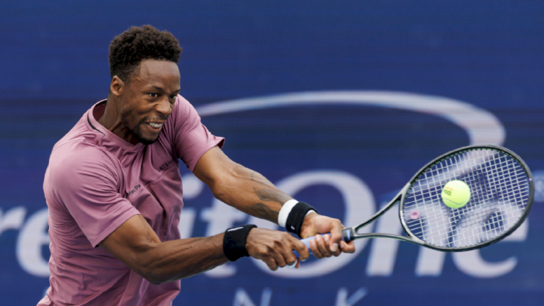 Alcaraz menghancurkan raketnya setelah kalah dari Monfils di Cincinnati Open