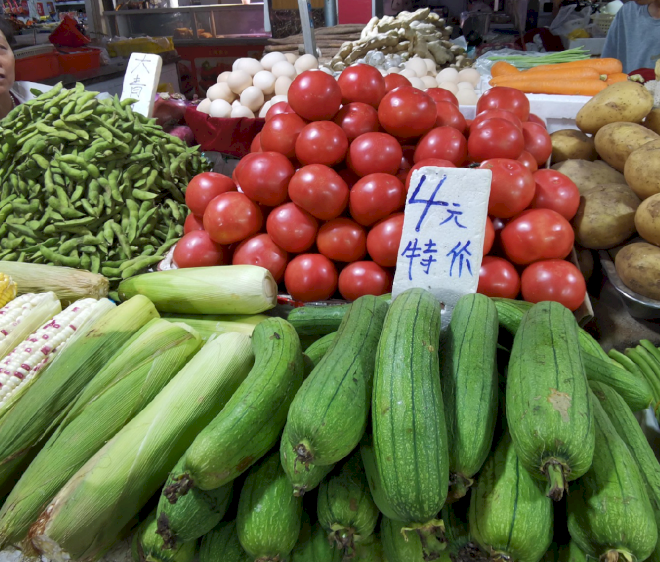 Suhu tinggi dan curah hujan tinggi picu kenaikan harga sayur-sayuran