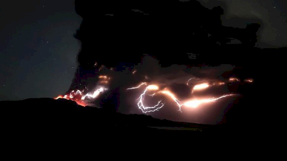 gunung-berapi-meletus-setelah-gempa-bumi-dahsyat-di-timur-jauh-rusia