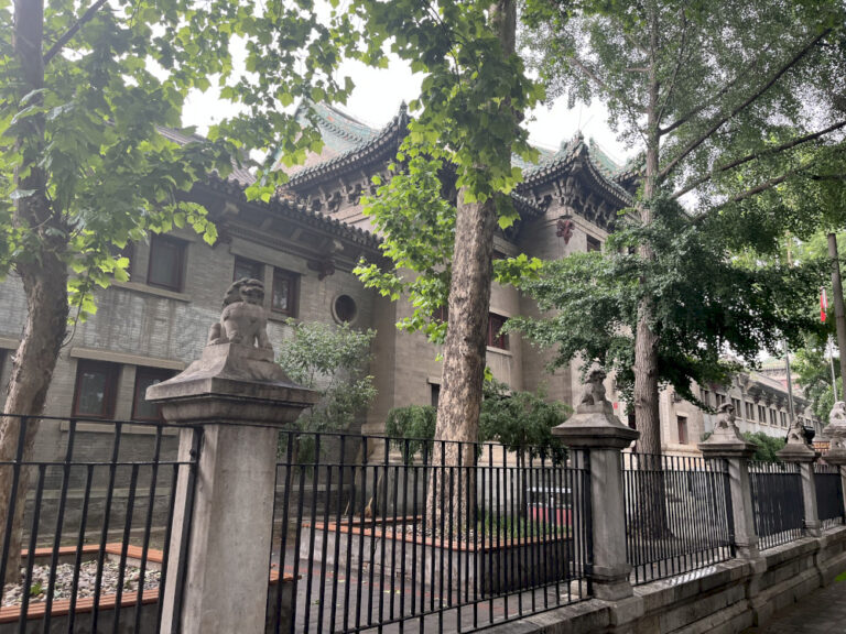 Jalan-Jalan Akhir Pekan: Huguosi dan Jalan-Jalan Belakang Houhai