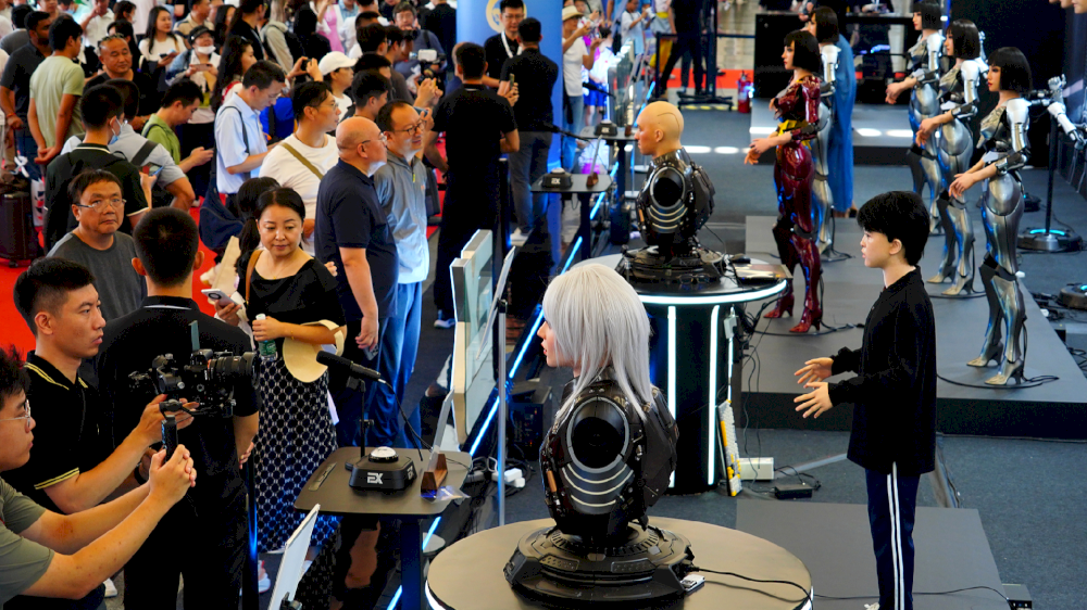 wrc-2024-menampilkan-inovasi-robotika-tiongkok