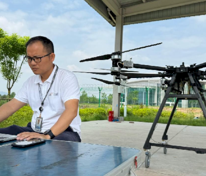 Operator drone membantu meningkatkan ekonomi di dataran rendah