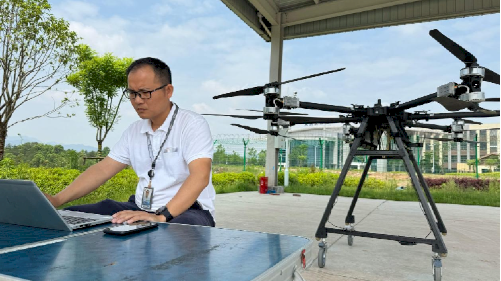 operator-drone-membantu-meningkatkan-ekonomi-di-dataran-rendah