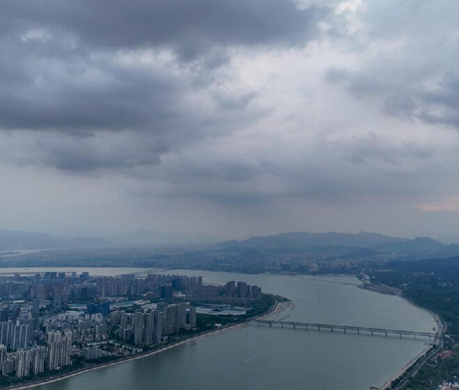 Tiongkok Timur waspada terhadap Topan Bebinca yang mendekat