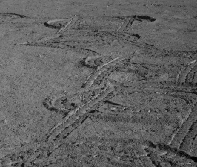 Penjelajah bulan Yutu-2 milik Tiongkok memancarkan kembali gambar dari sisi terjauh bulan