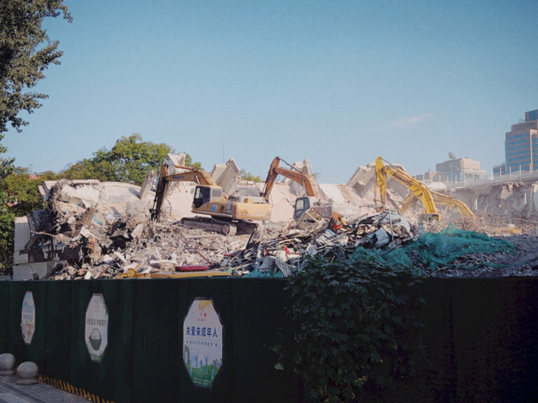 Teras Nali Dihancurkan untuk Pembangunan Kembali