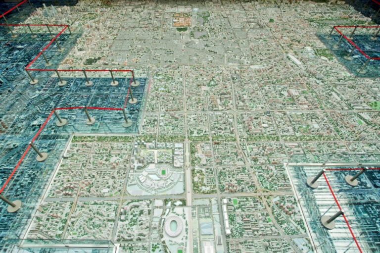 Kunjungi di sini: Aula Pameran Perencanaan Beijing