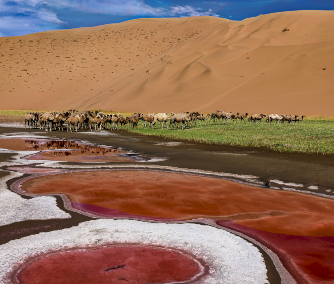 Danau dan bukit pasir di Gurun Badain Jaran yang terdaftar di UNESCO