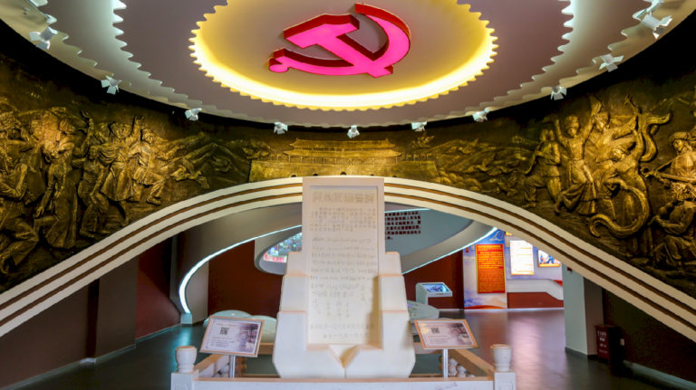 Xi mendesak terus menerus untuk mempromosikan persatuan etnis lintas generasi