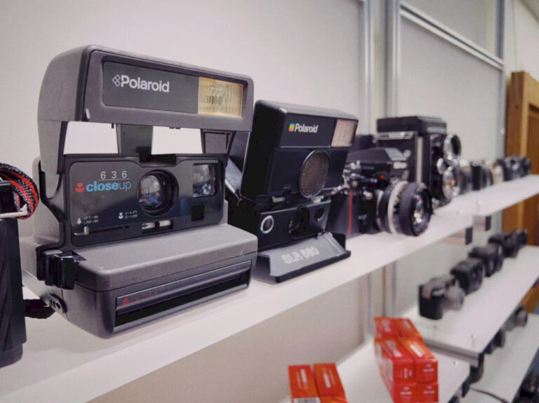 Toko & Lainnya untuk Penggemar Fotografi Film