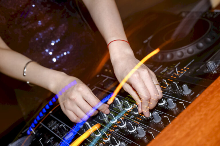 Bersiaplah untuk Malam Kegembiraan yang Mendebarkan di Pesta Halloween MO Bar