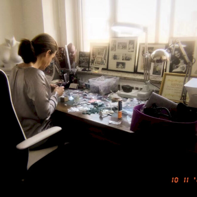 Membuat Kenangan: Obrolan dengan Penjual Perhiasan Antonia Sampson