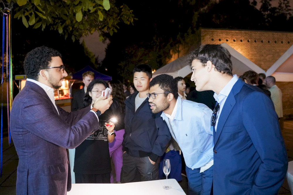 fokus-fokus!-temui-penyihir-yang-memikat-beijing