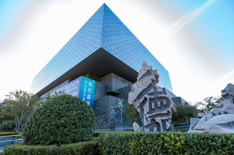 Kunjungi di sini: Pusat Seni Guardian