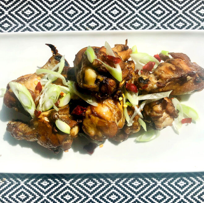 Buku masak Cina: sayap ayam lengket, dan bayam dan salad kacang