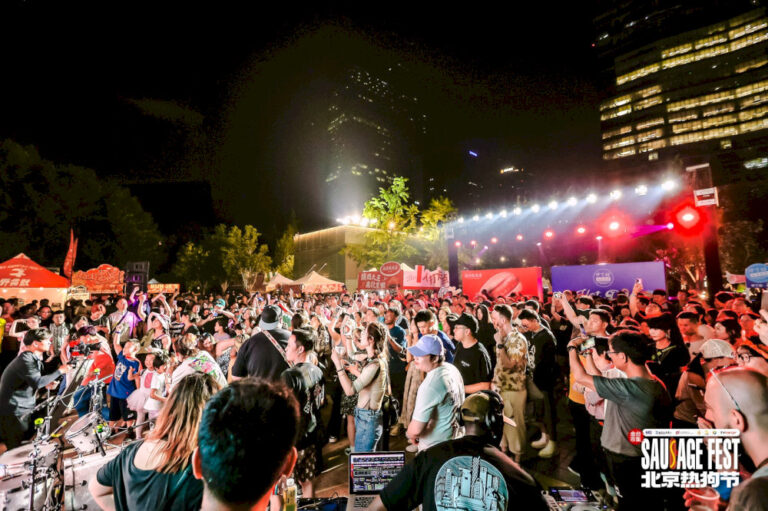 Grills & Grooves: Semua hiburan di Sausage Fest!