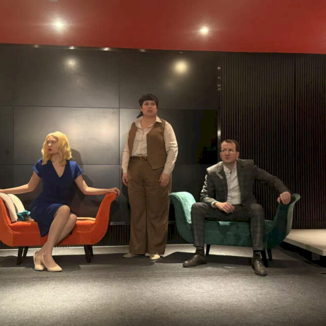 Musim semi teater dengan kreatif Kerajaan Tengah!