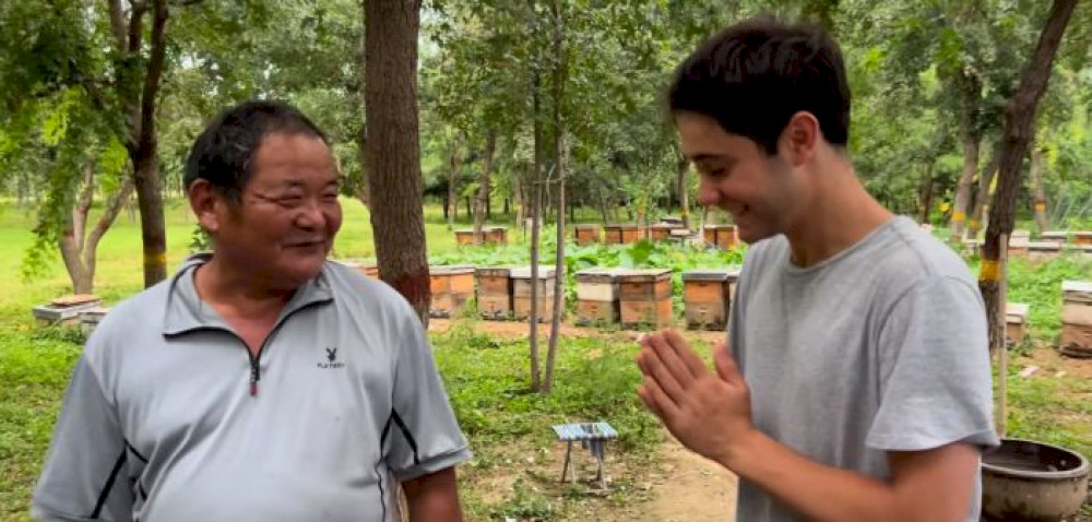 bertemu-peternak-lebah-remaja-yang-mengubah-gairah-menjadi-dampak