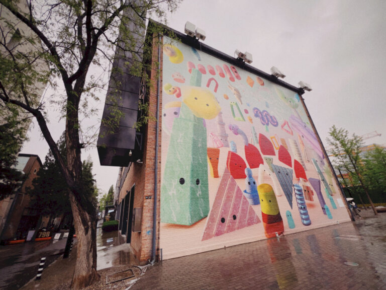 Siang & malam sekitar 798 distrik seni