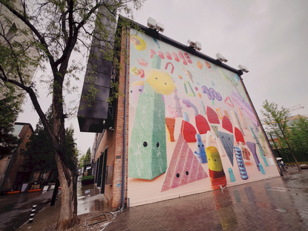 siang-&-malam-sekitar-798-distrik-seni