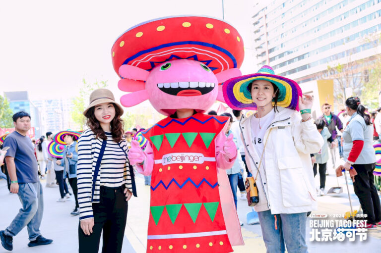 Kesenangan bertema tenis, zona anak-anak, kios pasar & lainnya di taco fest