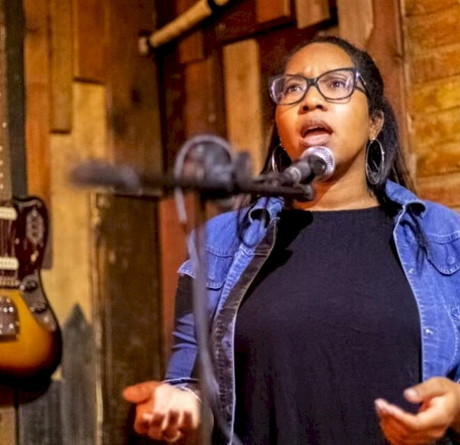 Penyair Fenia G. berbagi apa yang diharapkan pada hari ulang tahun ke -10 Spittoon