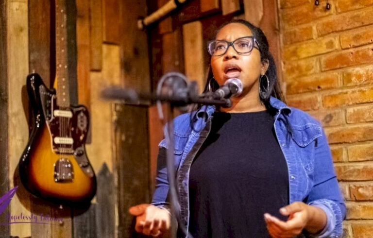 Penyair Fenia G. berbagi apa yang diharapkan pada hari ulang tahun ke -10 Spittoon