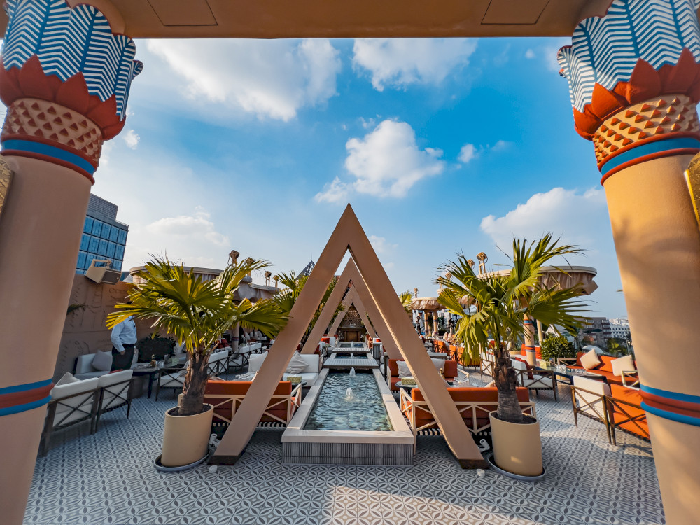 atap-&-teras-beijing:-sanlitun-dan-gongti