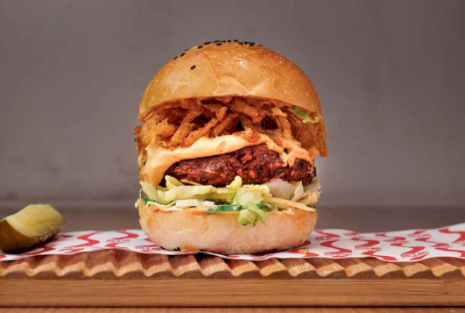 Slowboat’s Lotus Lane Bean Burger memenangkan Piala Burger Veggie